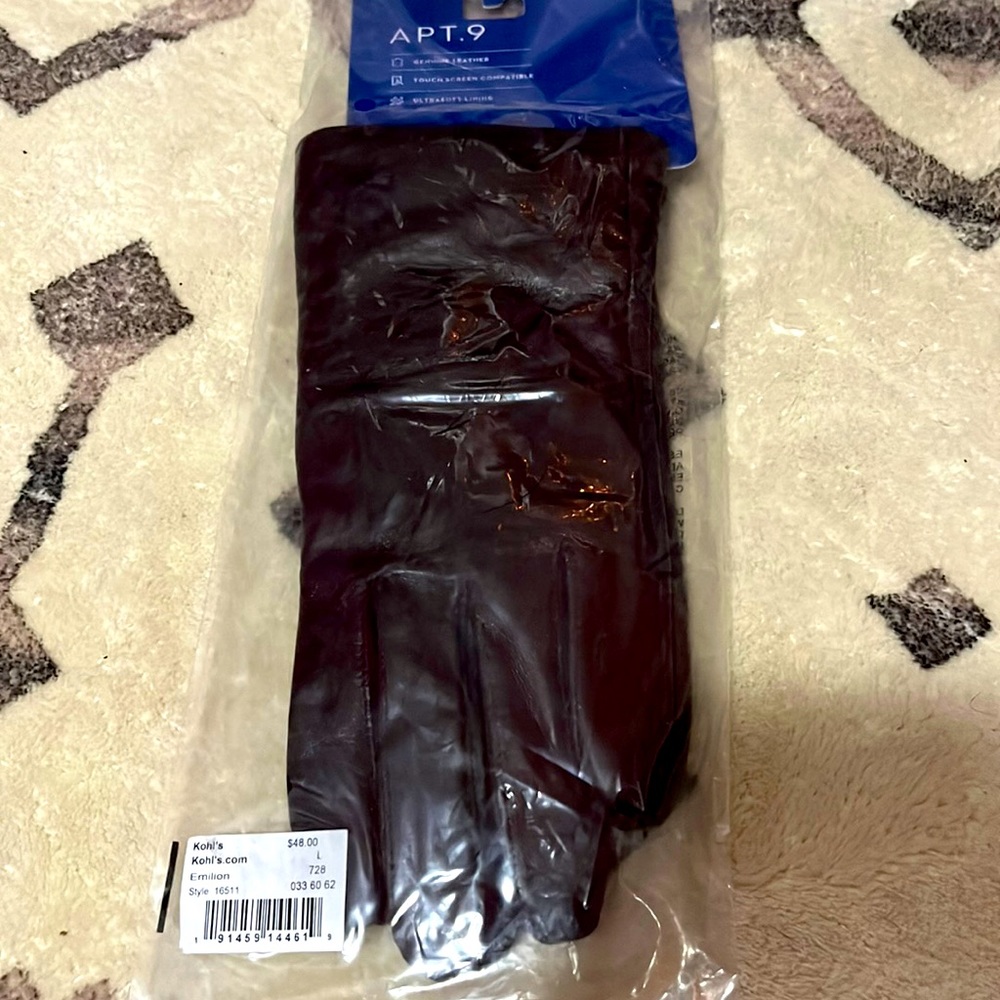 Touch screen capable leather gloves
